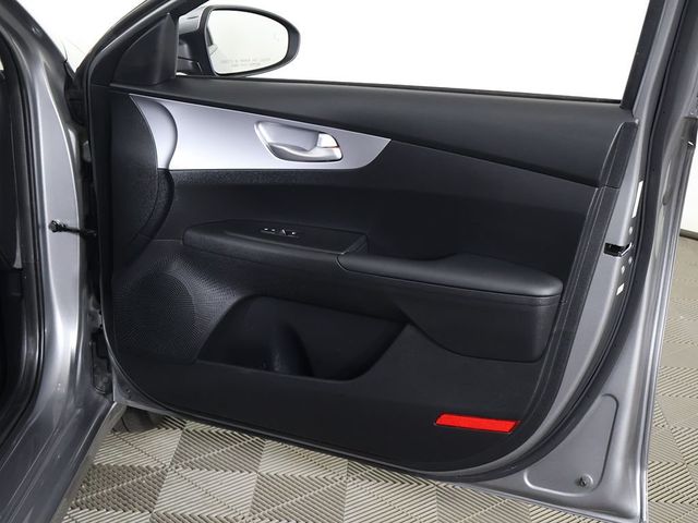2024 Kia Forte LXS IVT - 23035728 - 21