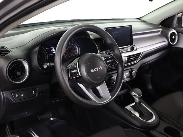 2024 Kia Forte LXS IVT - 23035728 - 24