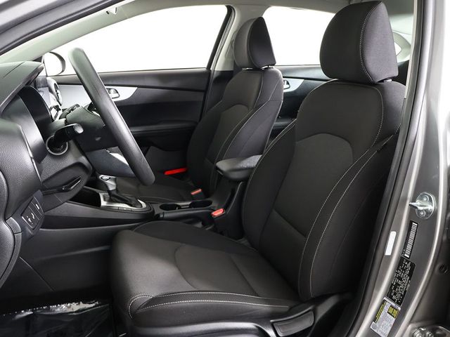 2024 Kia Forte LXS IVT - 23035728 - 26