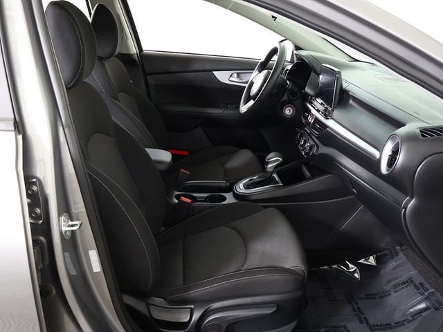 2024 Kia Forte LXS IVT - 23035728 - 29