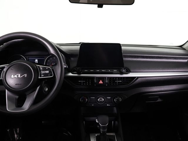 2024 Kia Forte LXS IVT - 23035728 - 32