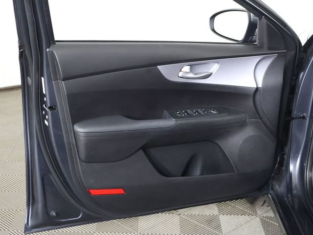 2024 Kia Forte LXS IVT - 23080653 - 19