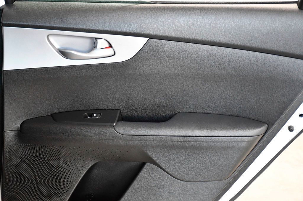 2024 Kia Forte LXS IVT - 23018203 - 14