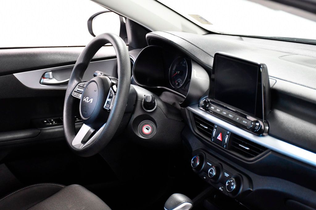 2024 Kia Forte LXS IVT - 23018203 - 16