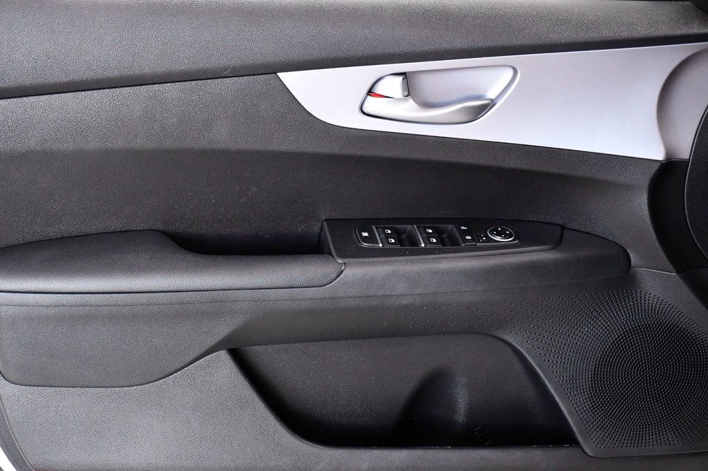 2024 Kia Forte LXS IVT - 23018203 - 8