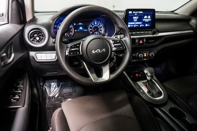 2024 Kia Forte LXS IVT - 23045577 - 10