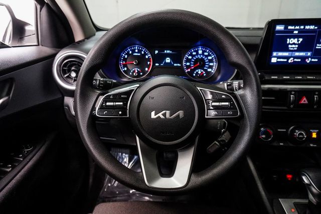 2024 Kia Forte LXS IVT - 23045577 - 11