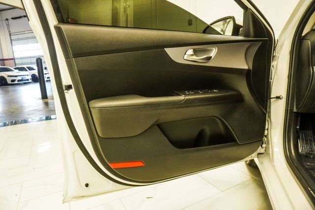 2024 Kia Forte LXS IVT - 23045577 - 16