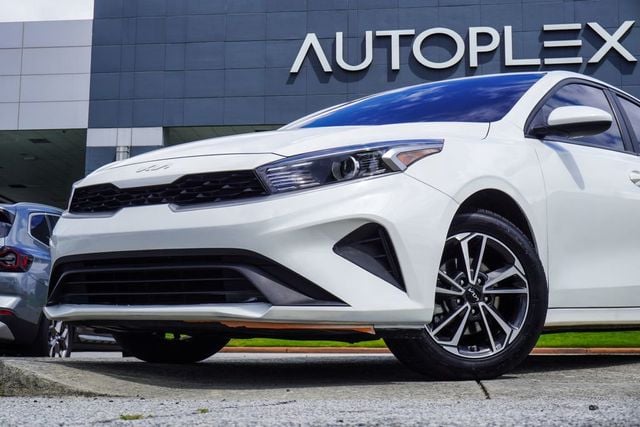 2024 Kia Forte LXS IVT - 23045577 - 1