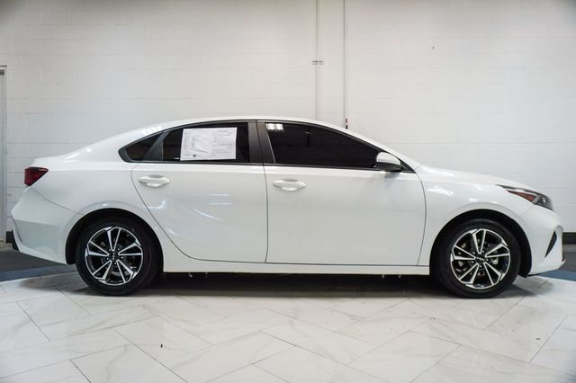 2024 Kia Forte LXS IVT - 23045577 - 28