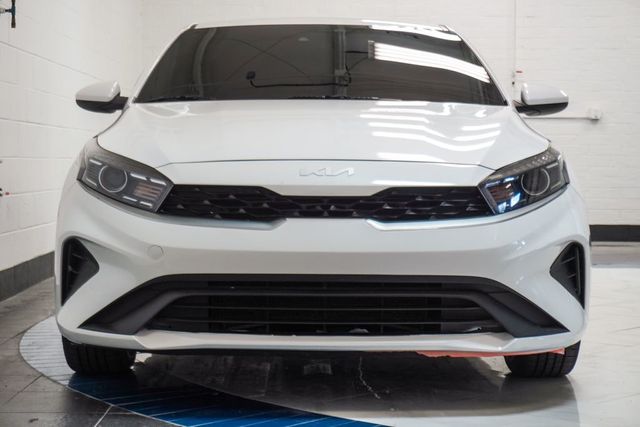 2024 Kia Forte LXS IVT - 23045577 - 29