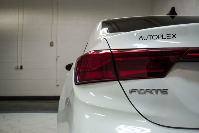 2024 Kia Forte LXS IVT - 23045577 - 31
