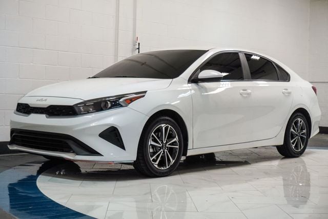 2024 Kia Forte LXS IVT - 23045577 - 3