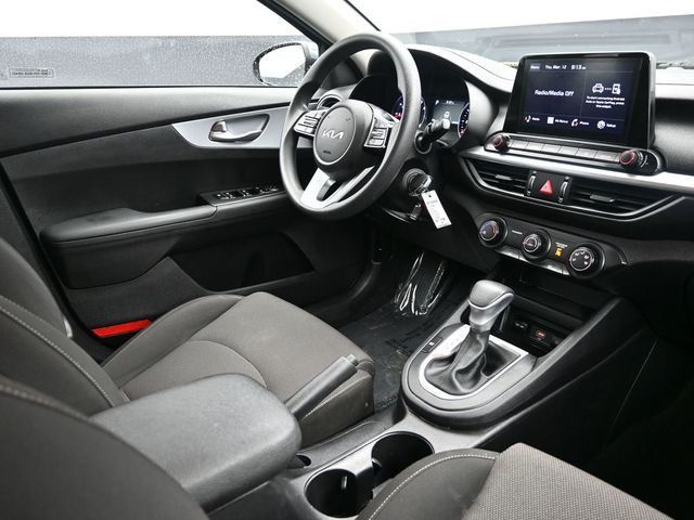 2024 Kia Forte LXS IVT - 23010481 - 11