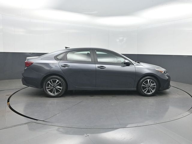 2024 Kia Forte LXS IVT - 23010481 - 30