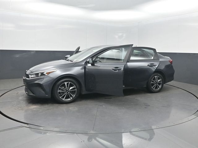 2024 Kia Forte LXS IVT - 23010481 - 33