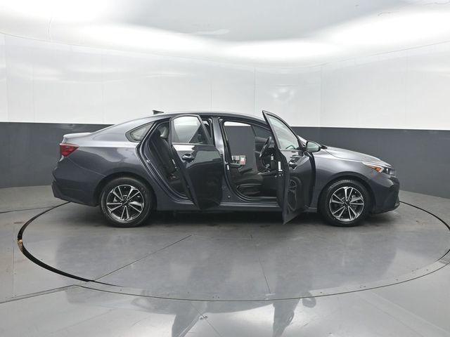 2024 Kia Forte LXS IVT - 23010481 - 34