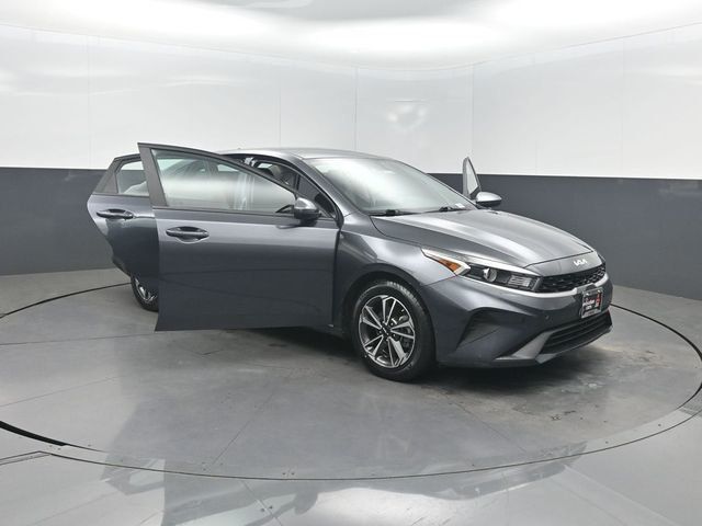 2024 Kia Forte LXS IVT - 23010481 - 35