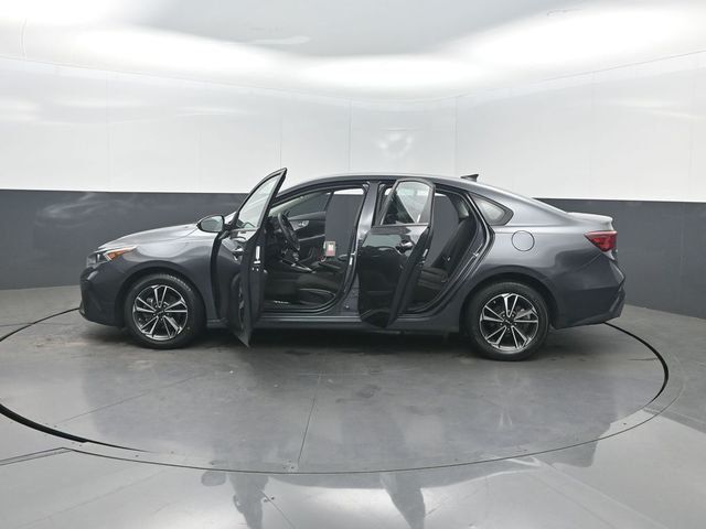 2024 Kia Forte LXS IVT - 23010481 - 36