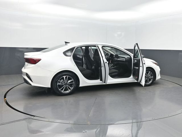 2024 Kia Forte LXS IVT - 23010867 - 35