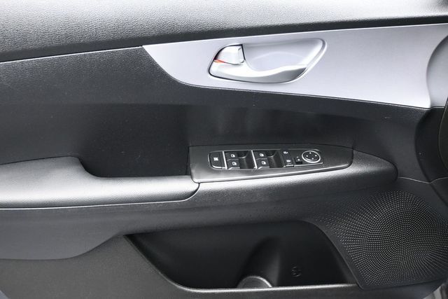 2024 Kia Forte LXS IVT - 23017073 - 11