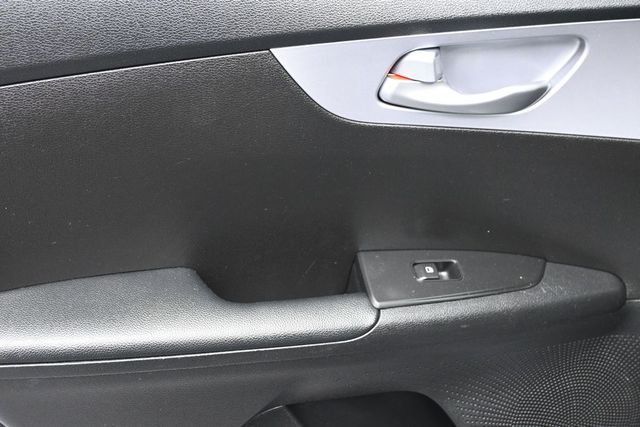 2024 Kia Forte LXS IVT - 23017073 - 13