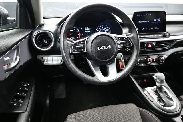 2024 Kia Forte LXS IVT - 23017073 - 15