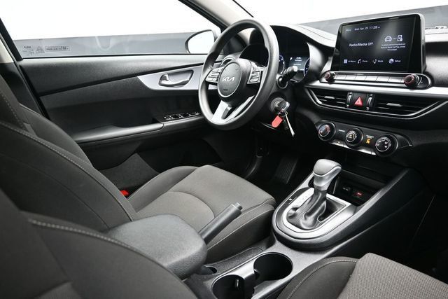 2024 Kia Forte LXS IVT - 23017073 - 16
