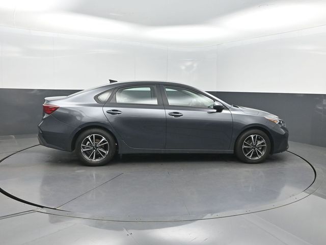 2024 Kia Forte LXS IVT - 23017073 - 30