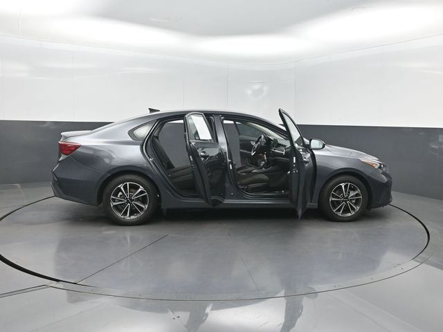 2024 Kia Forte LXS IVT - 23017073 - 34