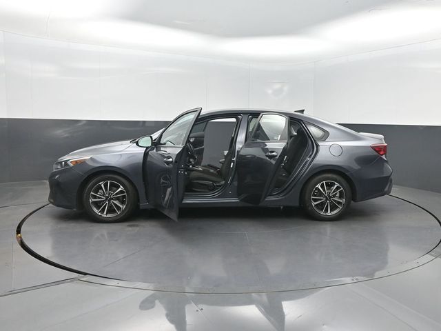 2024 Kia Forte LXS IVT - 23017073 - 36