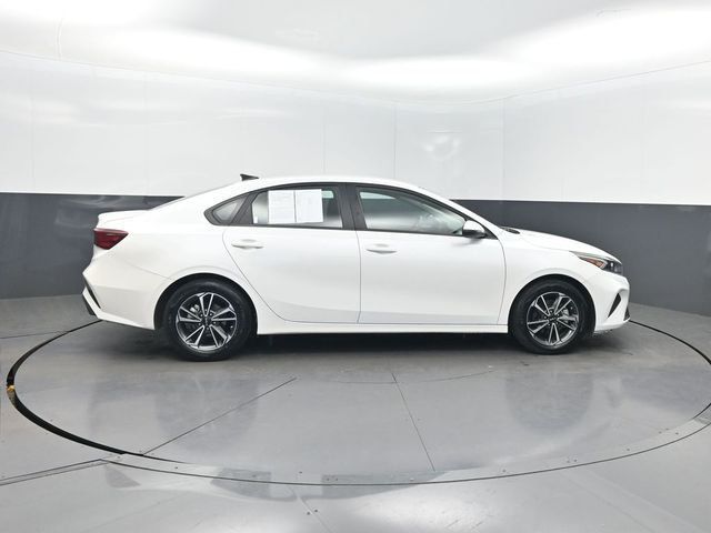 2024 Kia Forte LXS IVT - 22982213 - 30