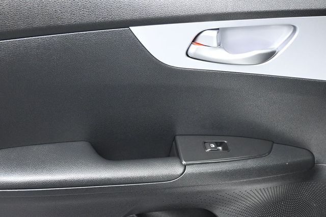 2024 Kia Forte LXS IVT - 23057156 - 10