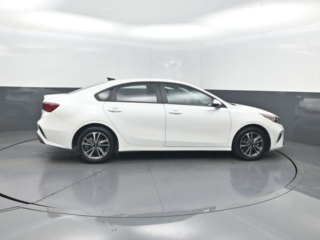 2024 Kia Forte LXS IVT - 23057156 - 30