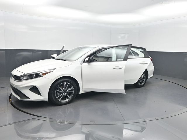 2024 Kia Forte LXS IVT - 23057156 - 33