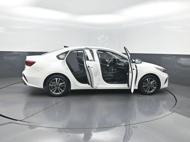 2024 Kia Forte LXS IVT - 23057156 - 34