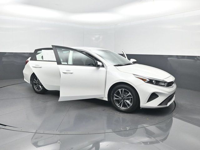 2024 Kia Forte LXS IVT - 23057156 - 35