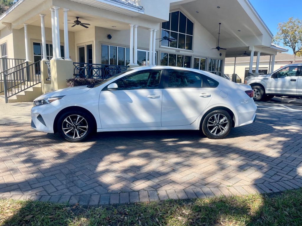 2024 Kia Forte LXS photo 2