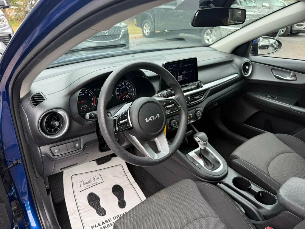 2024 Kia Forte LXS photo 3