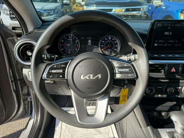 2024 Kia Forte LXS IVT - 22963044 - 4