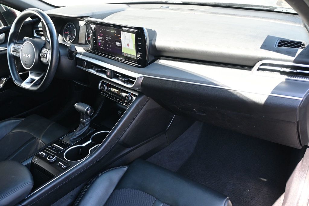 2024 Kia K5 GT-Line photo 5