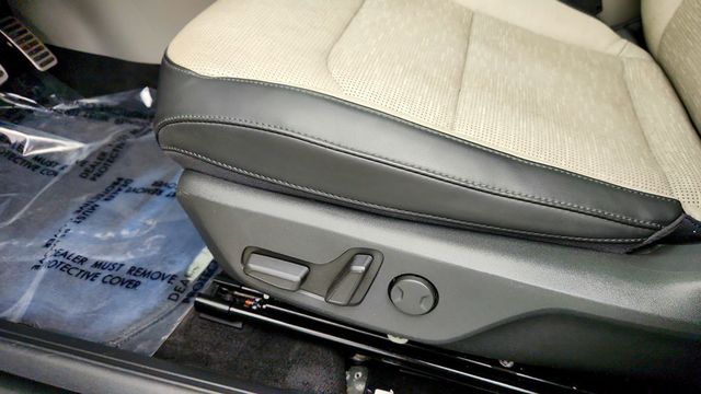 2024 Kia Niro EV Wave w/ Preserve Pkg, Heat Pump & Heated Rear Seats - 23102055 - 11
