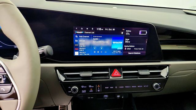 2024 Kia Niro EV Wave w/ Preserve Pkg, Heat Pump & Heated Rear Seats - 23102055 - 17