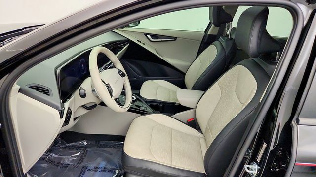 2024 Kia Niro EV Wave w/ Preserve Pkg, Heat Pump & Heated Rear Seats - 23102055 - 19