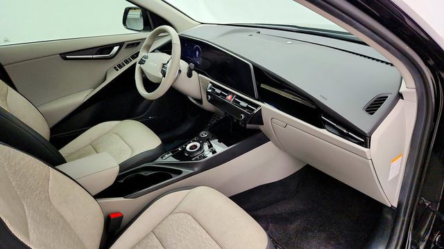 2024 Kia Niro EV Wave w/ Preserve Pkg, Heat Pump & Heated Rear Seats - 23102055 - 24