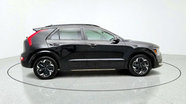 2024 Kia Niro EV Wave w/ Preserve Pkg, Heat Pump & Heated Rear Seats - 23102055 - 3
