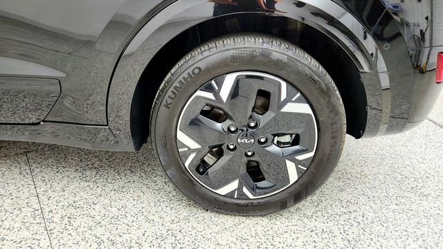 2024 Kia Niro EV Wave w/ Preserve Pkg, Heat Pump & Heated Rear Seats - 23102055 - 8