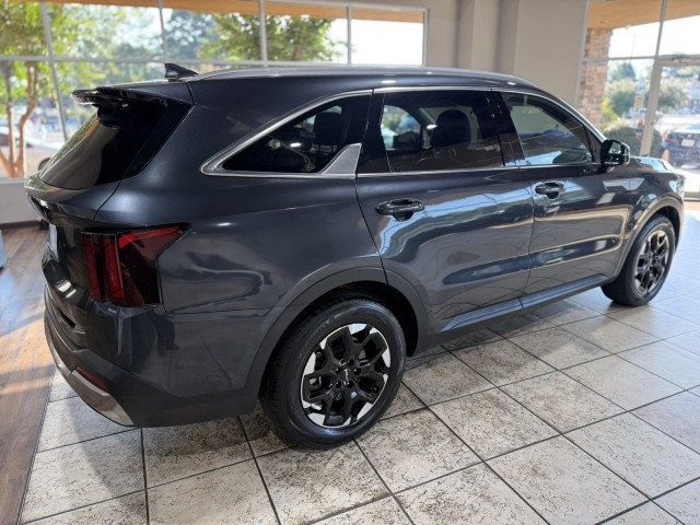 2024 Kia Sorento S photo 5