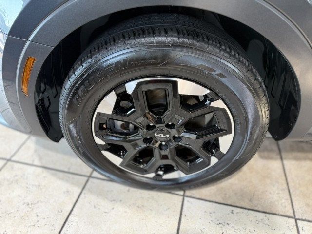 2024 Kia Sorento S photo 7