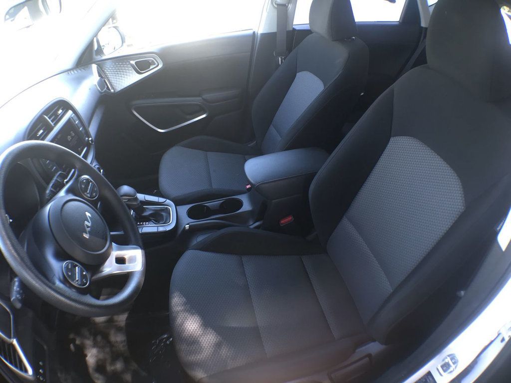 2024 Kia Soul LX photo 13